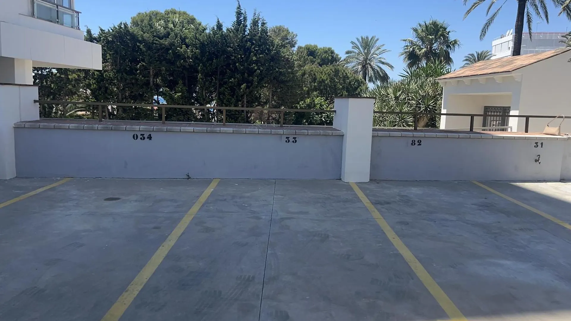 Stunning Beachfront Apartment In Canaima With Parking بينالماذينا